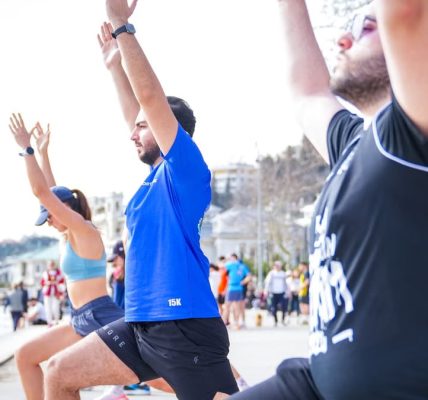 Group performing yoga outdoors along the scenic waterfront in İstanbul, Türkiye.